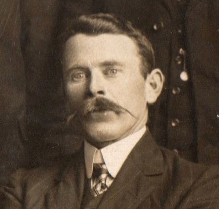 Photo of photos/Murdoch McLennan b1872 NZ portrait